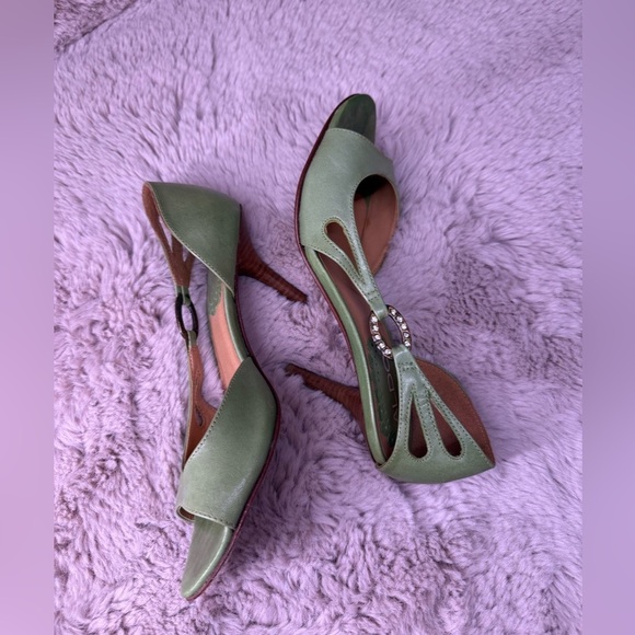 Aldo’s Olive Green Heels Size 5 - Picture 3 of 4